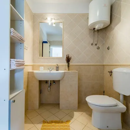 Apartment Fani In Jelsa-hvar Jelsa (Hvar)